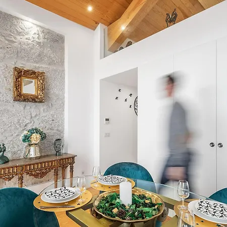 Downtown Historic Apartment